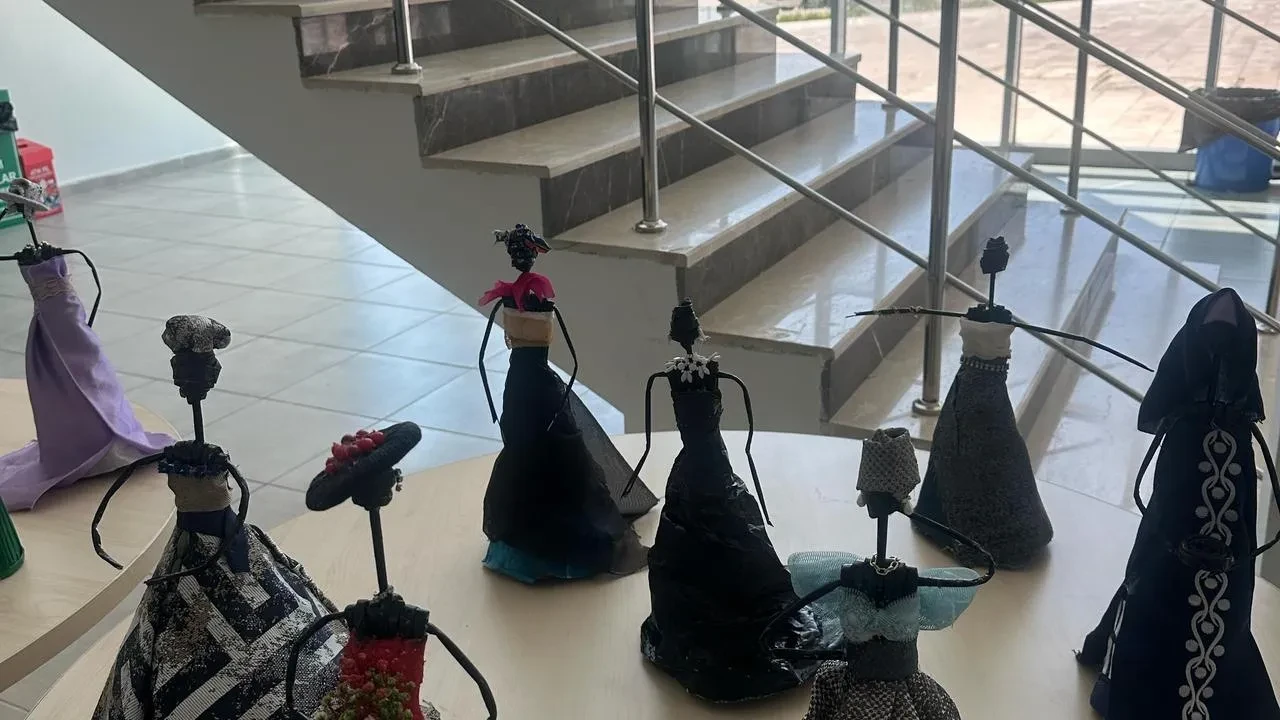 Munzur Üniversitesi atık malzemeleri sanata dönüştürdü