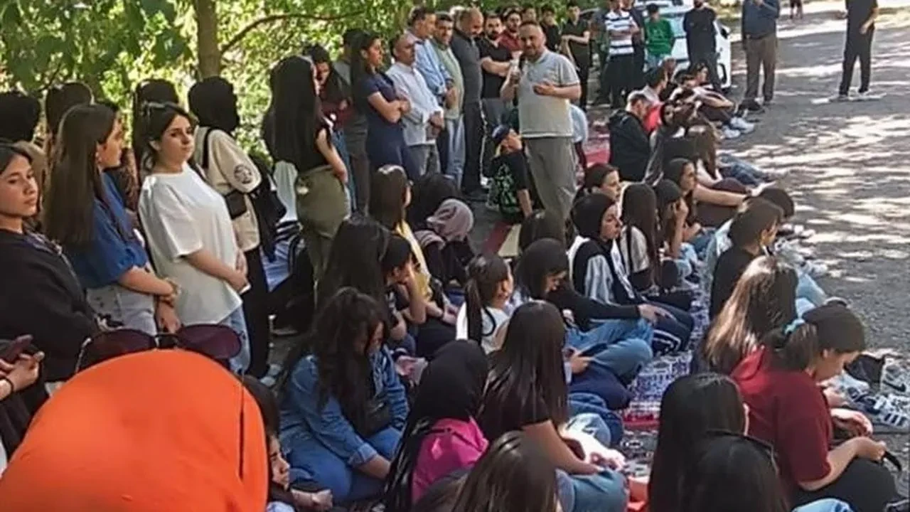 Hakkari Müftülüğü yarışmacı liselileri köyde buluşturdu