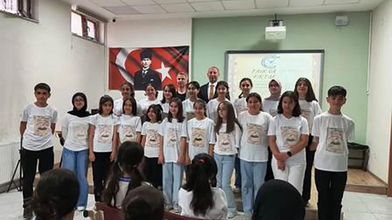 Erzurum Faik Güngör Ortaokulu öğrencileri şiirlerle buluştu