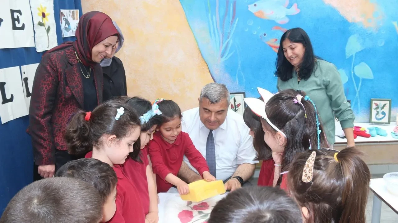 Afyonkarahisar anaokulu öğrencileri keçe sanatını keşfetti