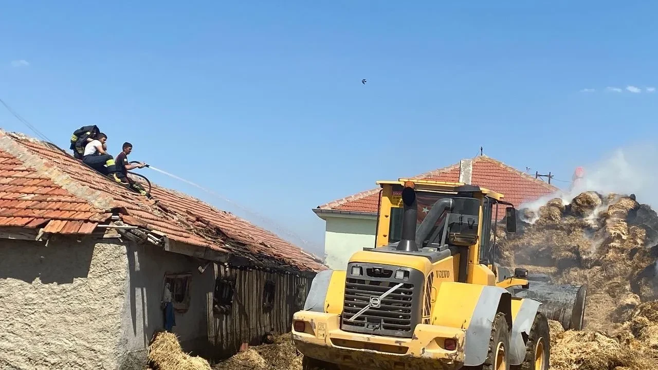 Konyadaki Kulu ilçesinde 200 saman balyası yandı