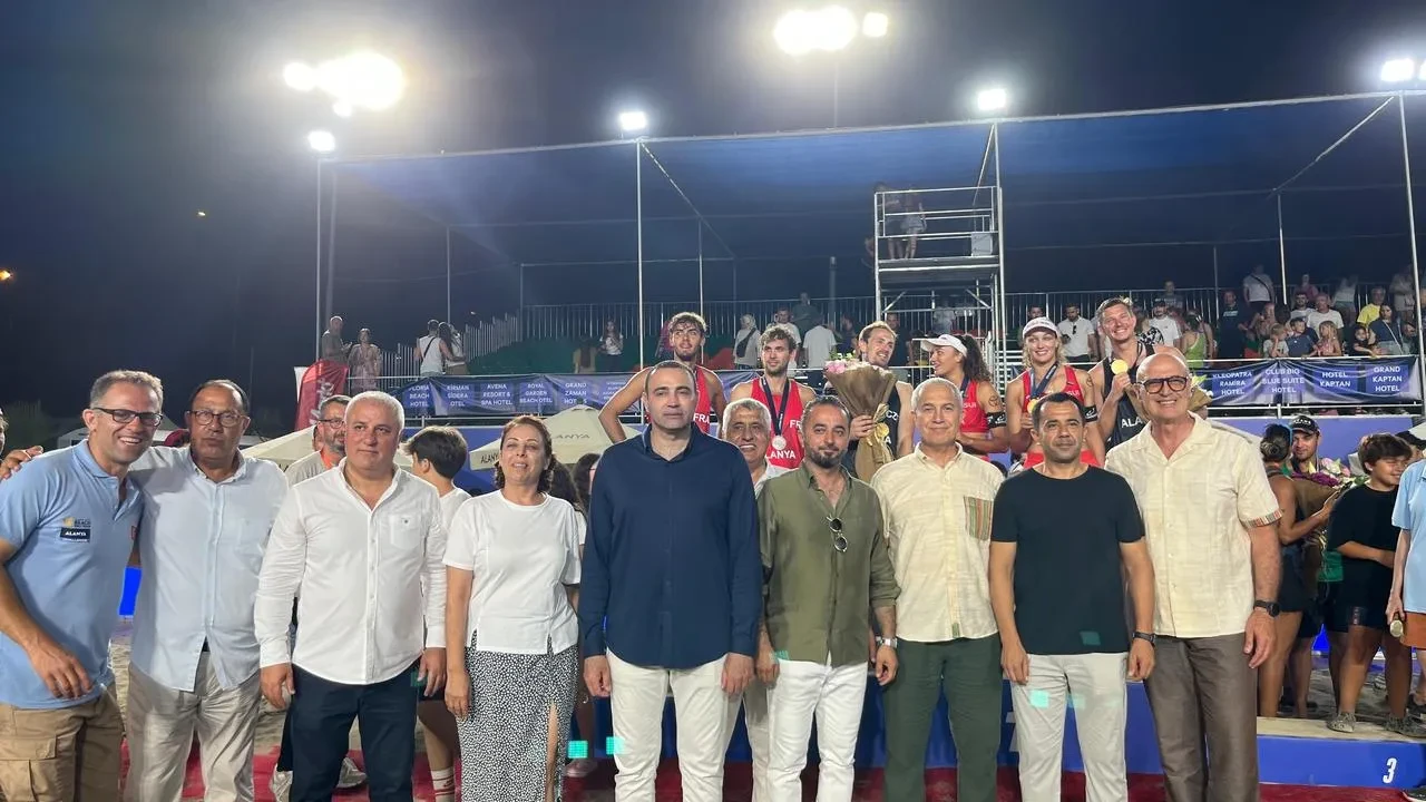 Dünya Plaj Voleybolu Alanyada büyük heyecan yaşattı