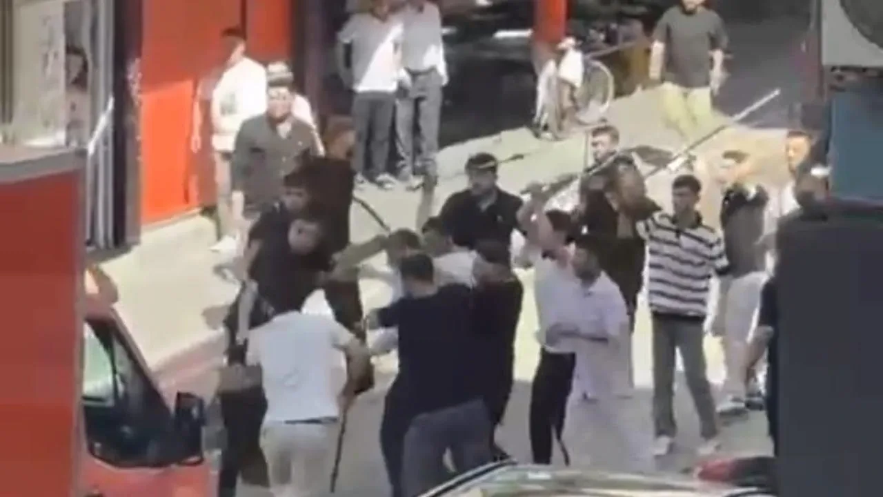 Şırnak Cizrede iki grup sokak ortasında çatıştı