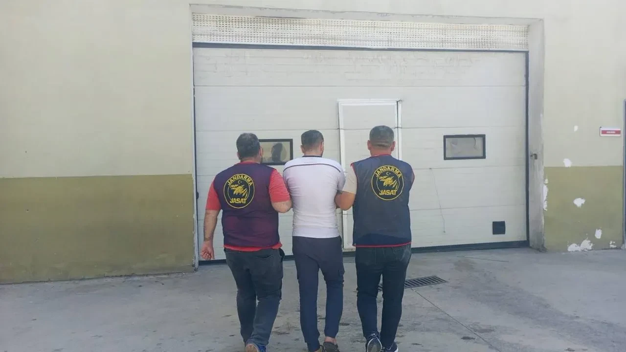 Gaziantepdeki kredi kartı dolandırıcısı jandarmaya yakalandı