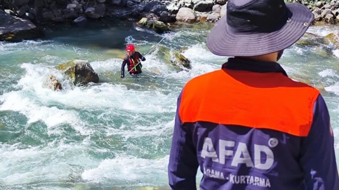 Yüksekova Avaşin Deresinde kaybolan vatandaş aranıyor