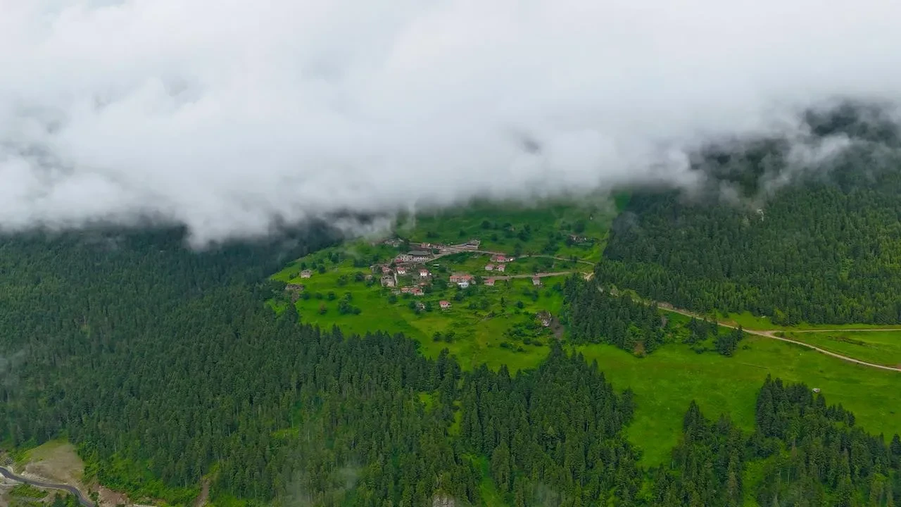 Santa Harabeleri ve sis bulutları büyüledi