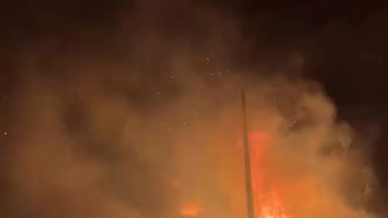 Kızıltepe Yenikent Mahallesinde trafo yangını söndürüldü