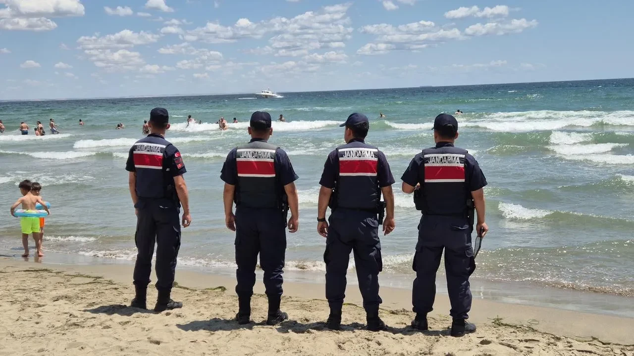 Tekirdağ Kumbağ sahilinde fırtına alarmı verildi