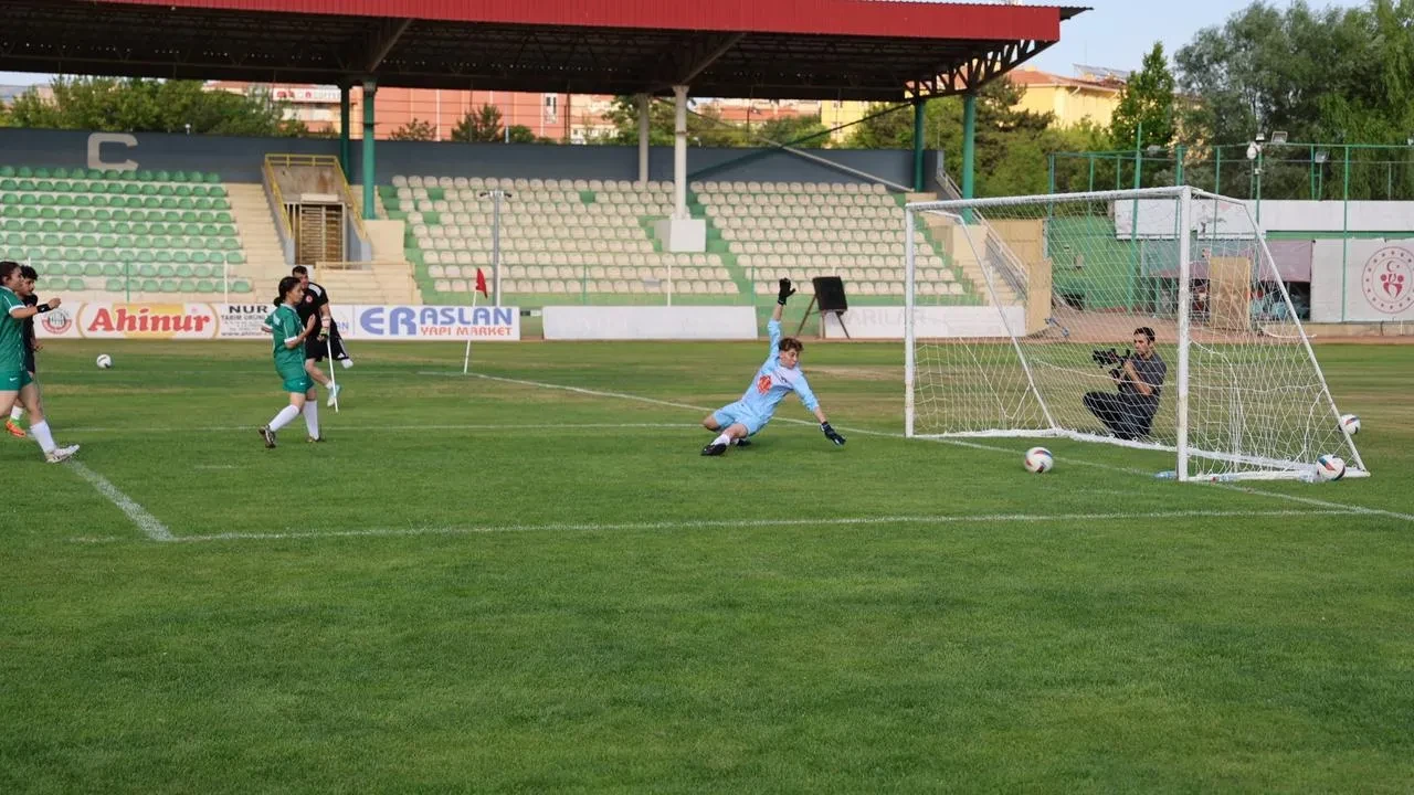 Ampute Milli Takım Kırşehir kadın futbolcularıyla buluştu