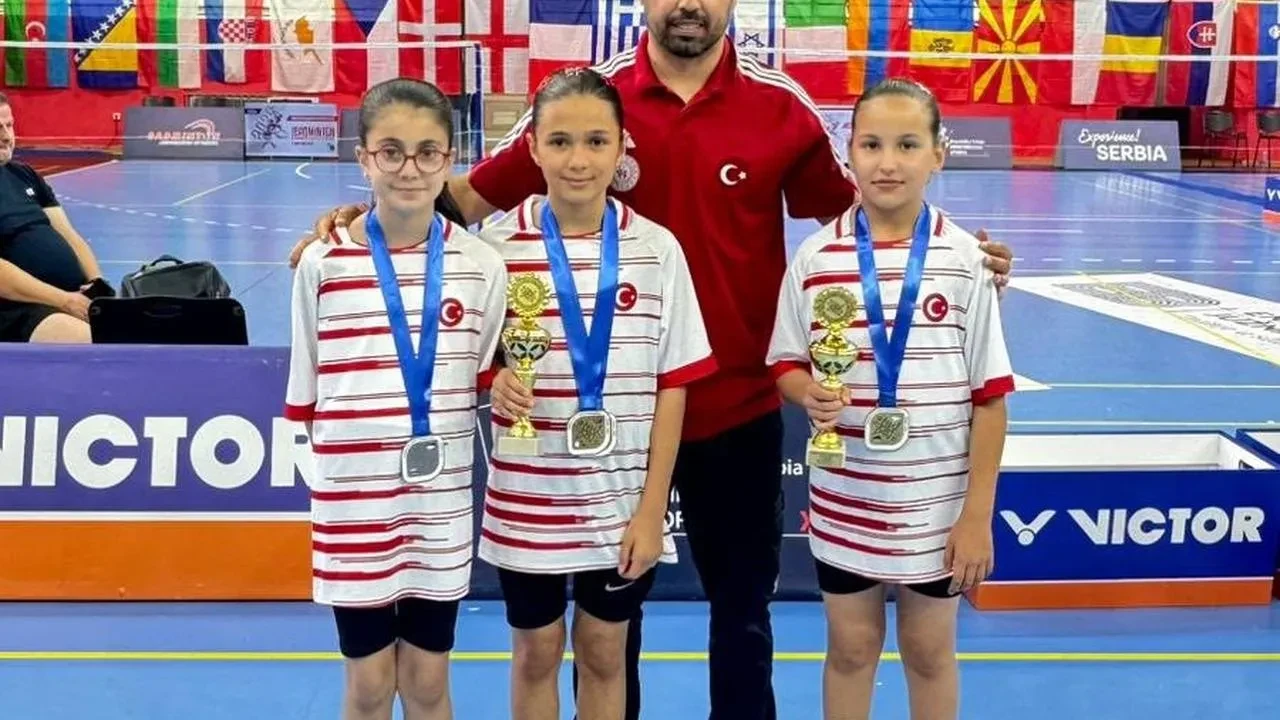 Kayserili badmintoncular Sırbistandan üç madalyayla döndü