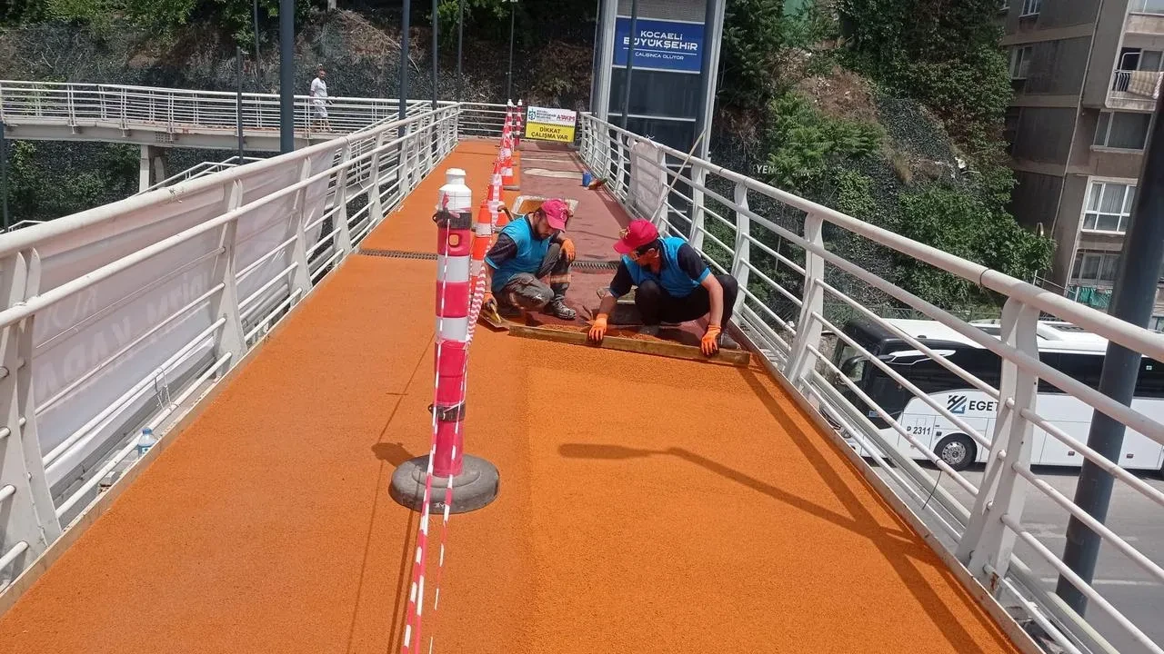 İzmit Yenidoğan üstgeçidi yeni görünümüne kavuştu