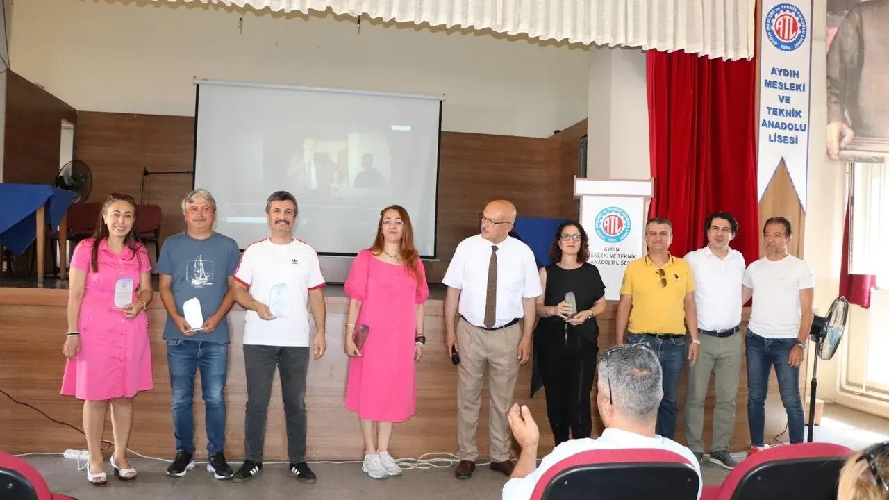 Aydın Mesleki Anadolu Lisesi öğretmenleri törenle uğurlandı