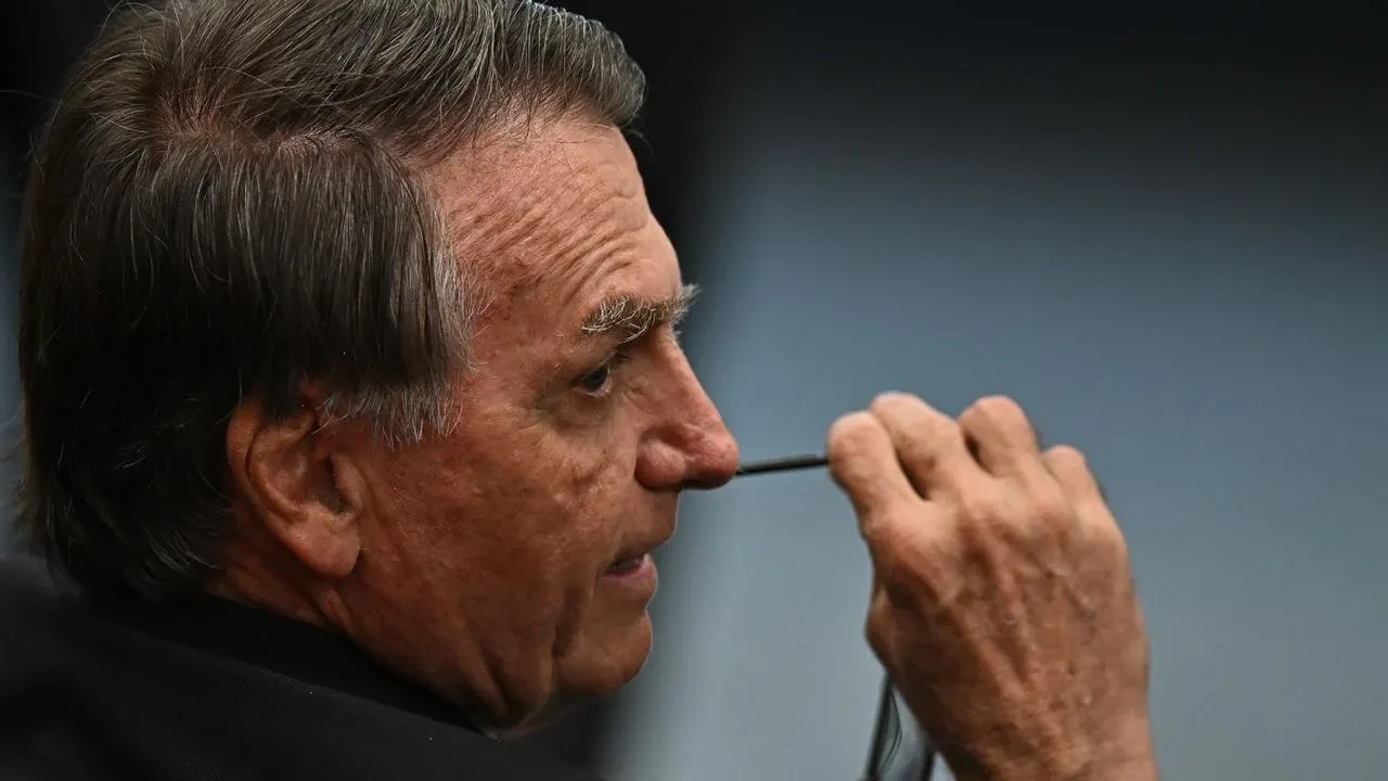 Eski başkan Bolsonaro darbe suçlamasıyla yargılanıyor