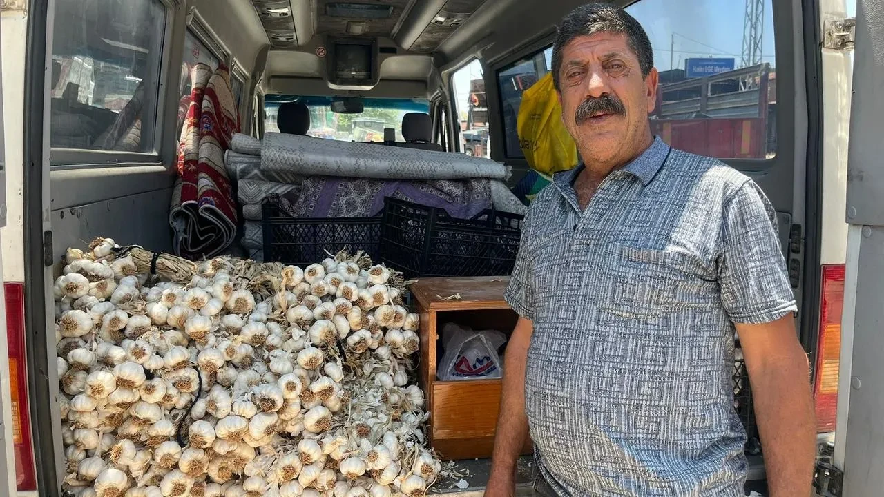 Minibüsüyle Ege köylerini gezen Aydınlı esnafı tanıyın