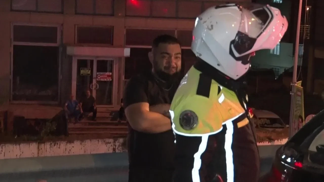 Pendik D100de makas atan araç zincirleme kazaya karıştı