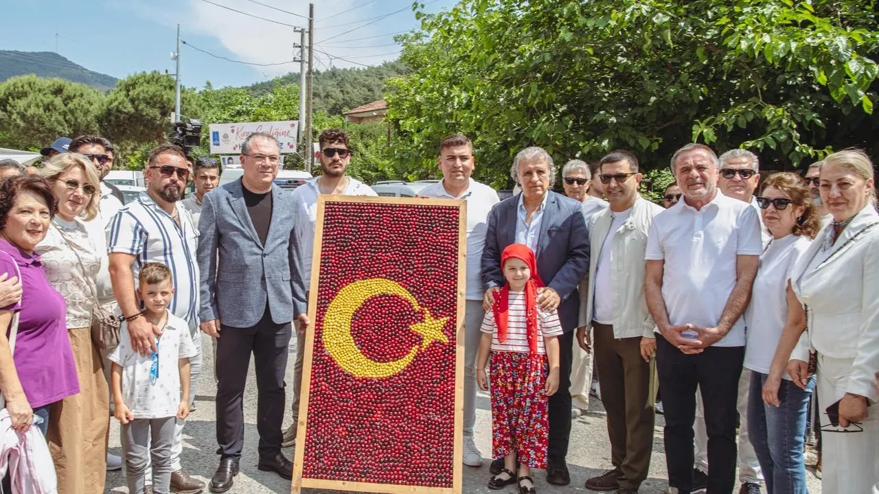 Kuşadası Kirazlı Mahallesinde geleneksel şenlik coşkuyla kutlandı