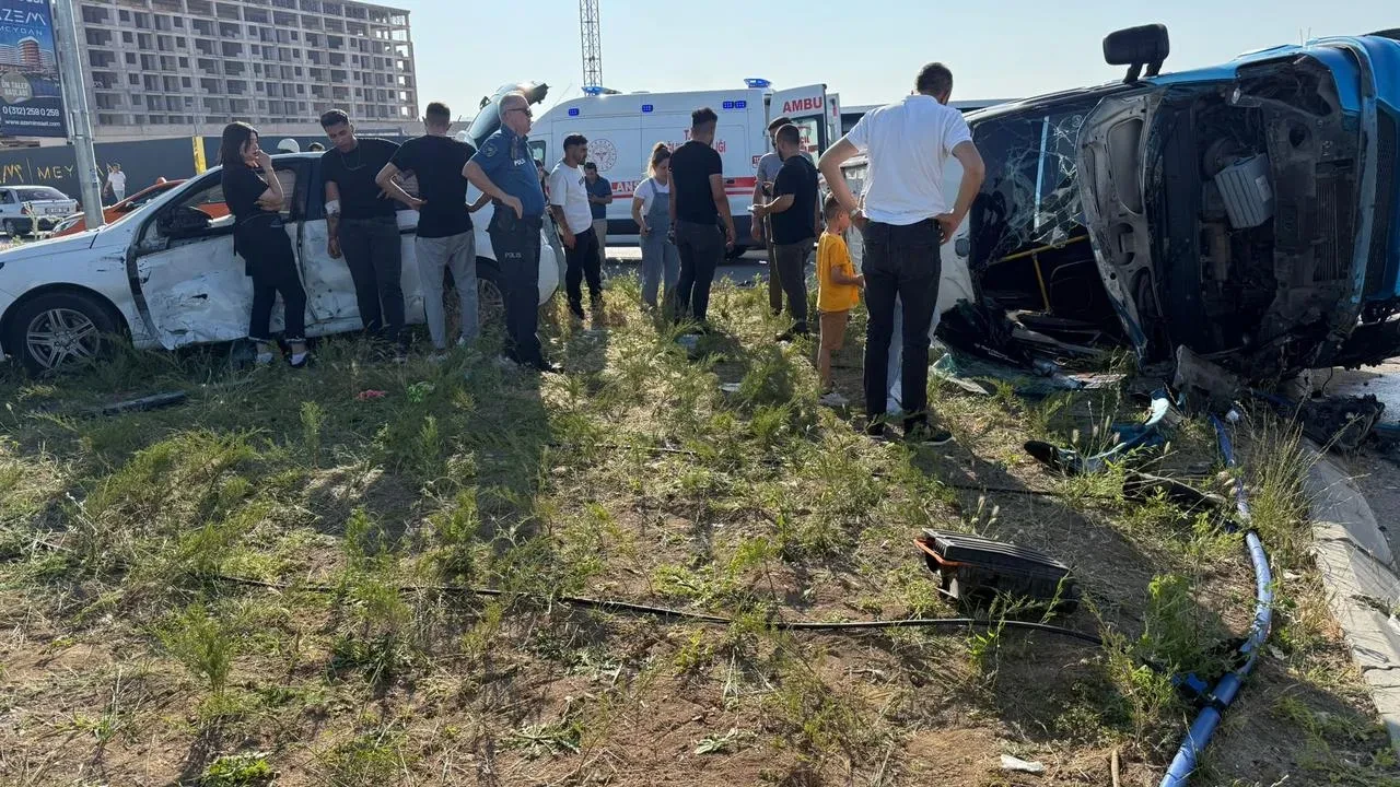 Ankara Sincanda dolmuş otomobil kazasında 5 kişi yaralandı