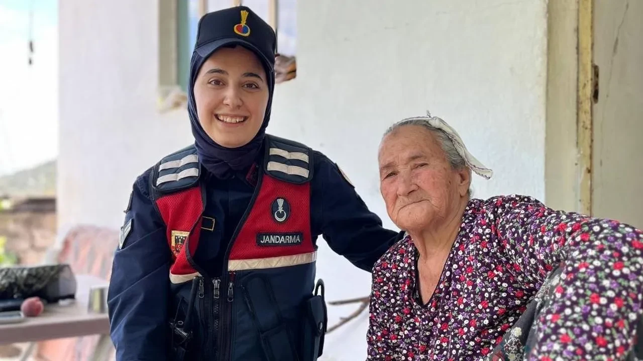 Sultanhisar jandarması yaşlı çınarları evlerinde ziyaret etti