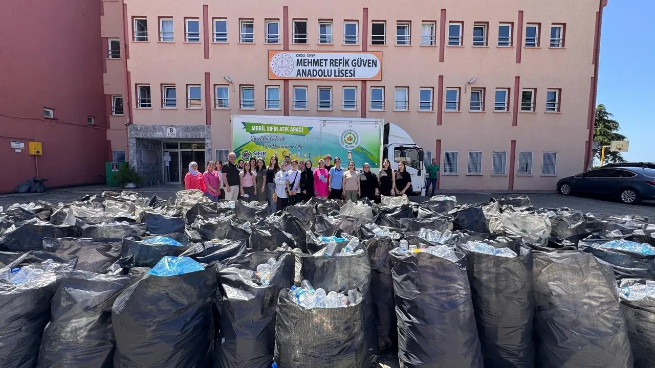 Ordulu öğrenciler 67 bin pet şişe topladı