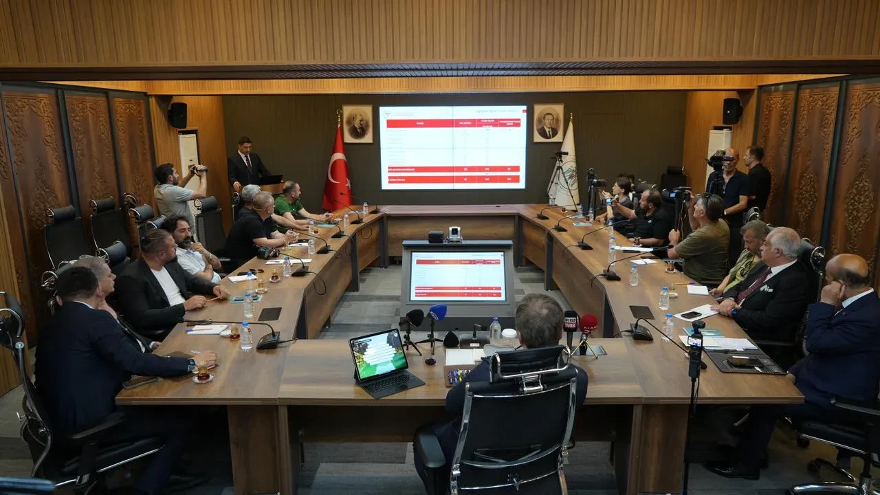 Erzincan okul bahçelerine kauçuk zemin döşeniyor