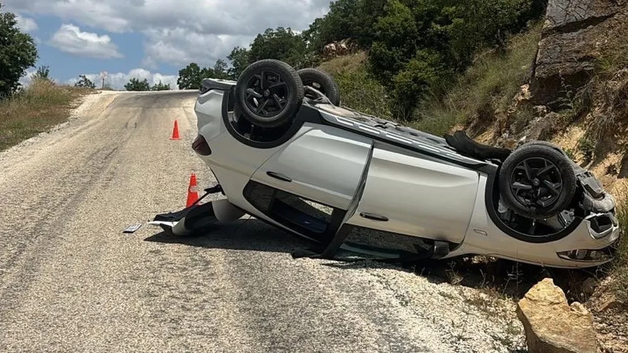Bilecik İnhisar yolunda kontrolden çıkan otomobil takla attı