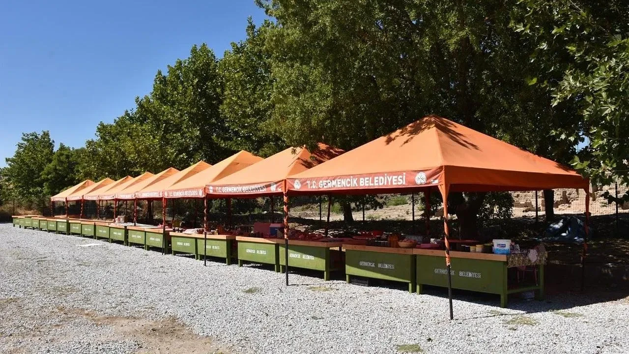 Magnesia Antik Kenti tarihi köy pazarıyla canlanıyor