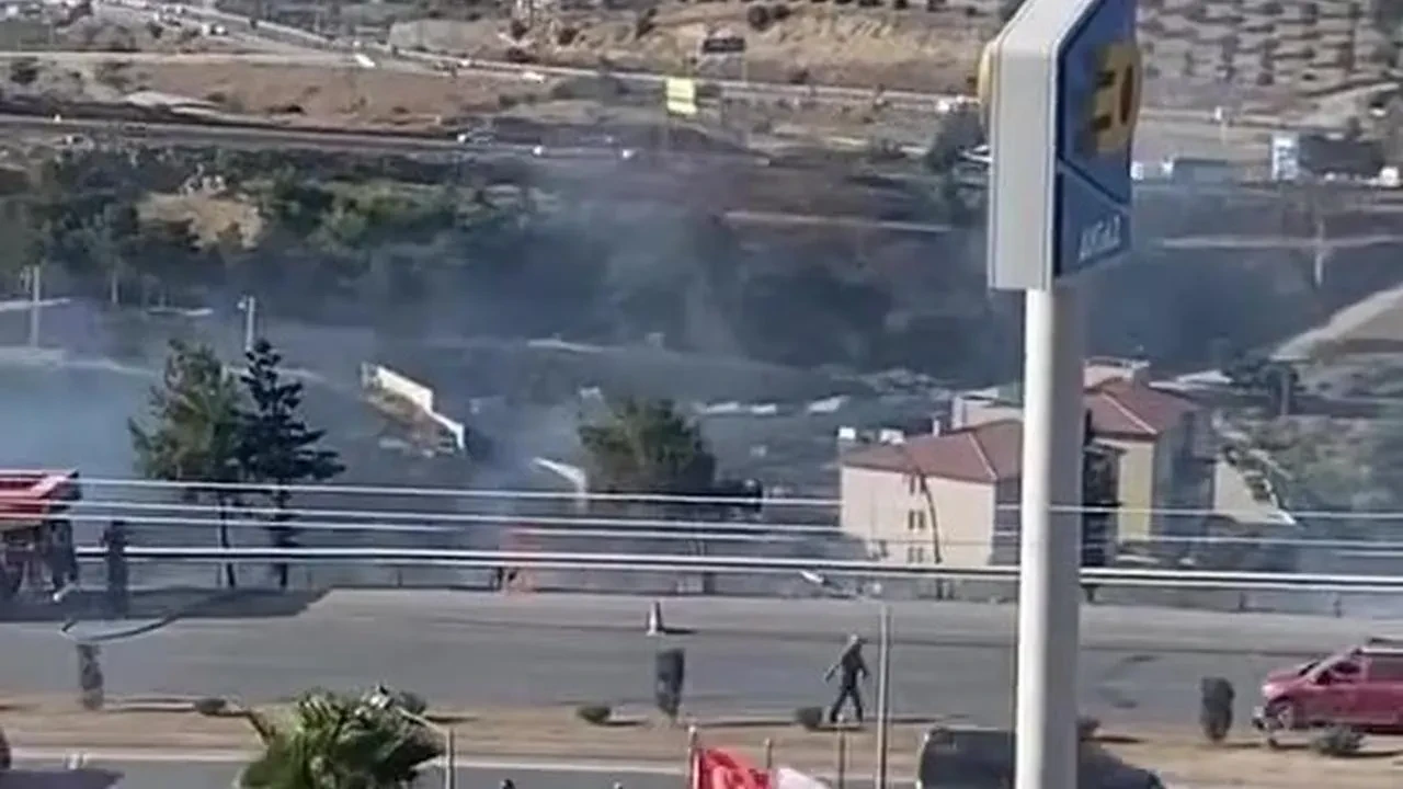 Belen İskenderun yolunda buğday tarlası alev aldı