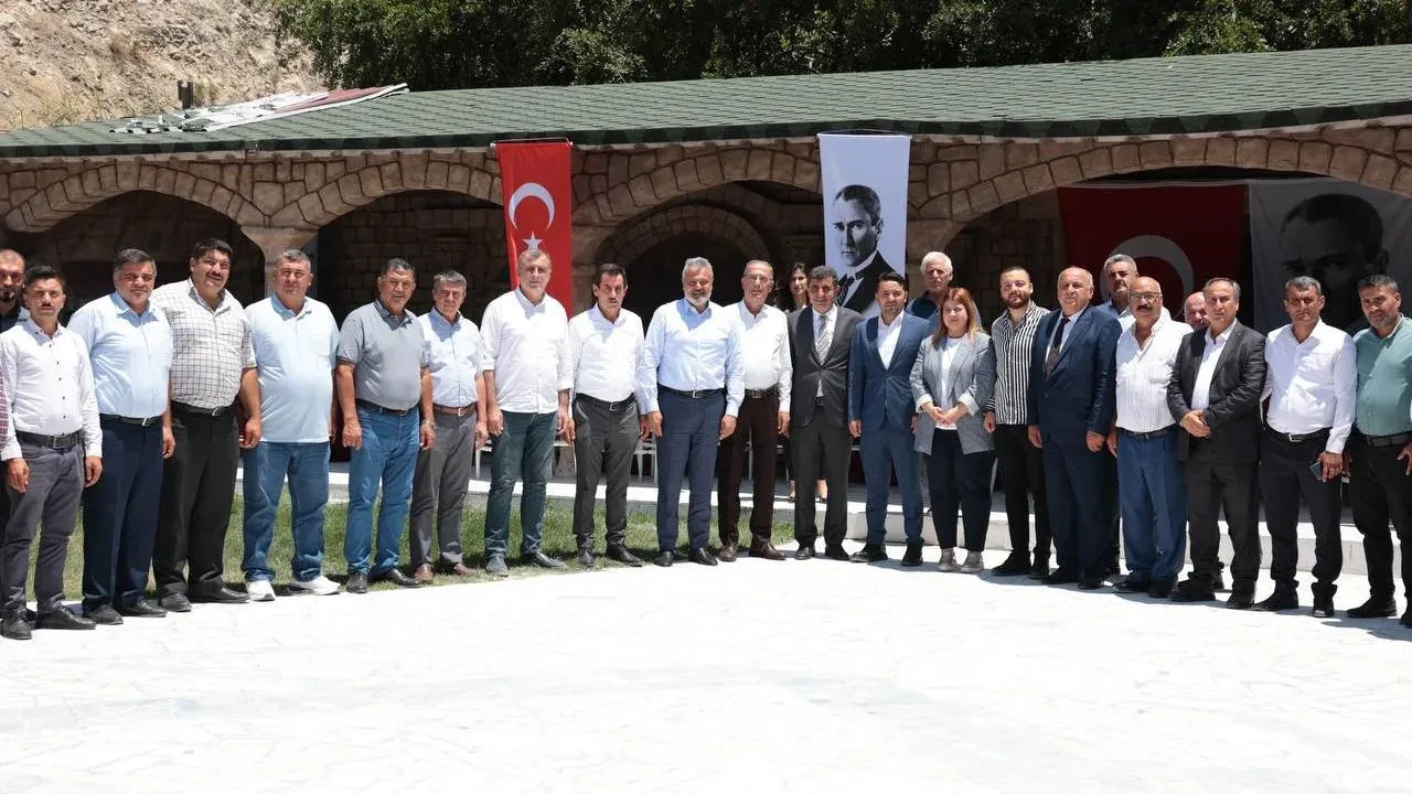 Başkan Öntürk Amanos muhtarlarıyla 2025 yatırımlarını görüştü