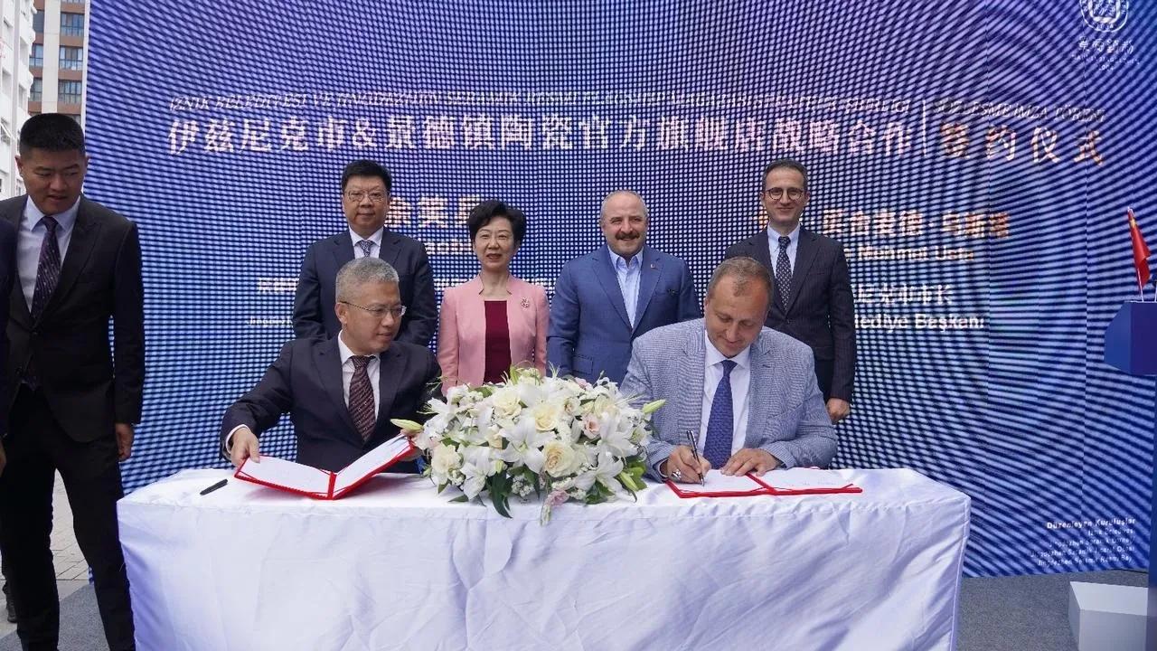 İznik ve Jingdezhen seramik sanatında güçlerini birleştirdi