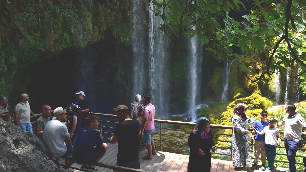 Yer Köprü Şelalesi ve Alahan Manastırını keşfedin