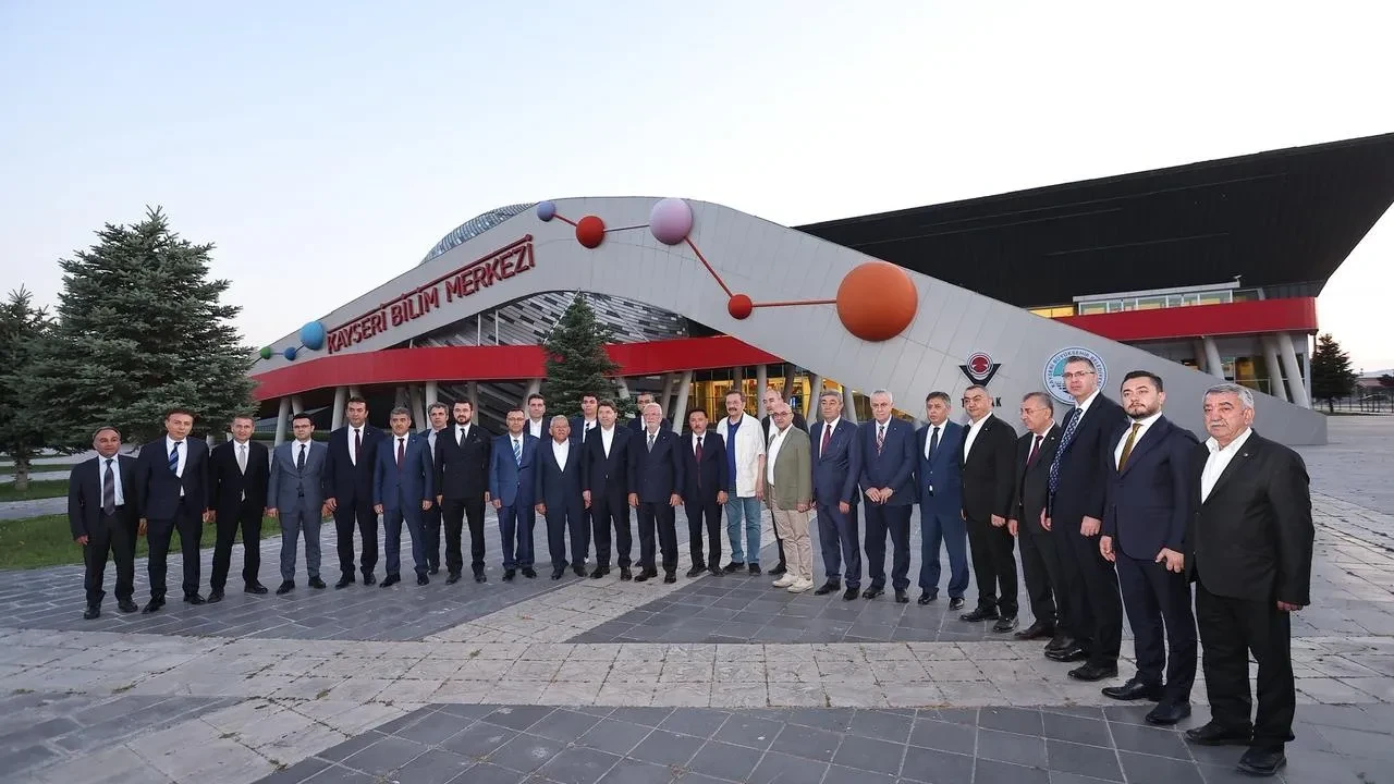 Bakan Tunç Kültepe ve fosil sergisini keşfetti