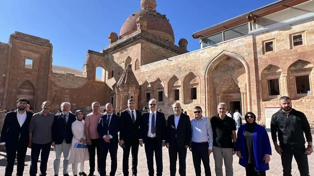 Bakan Yardımcısı Çam Ağrı kültür yatırımlarını inceledi