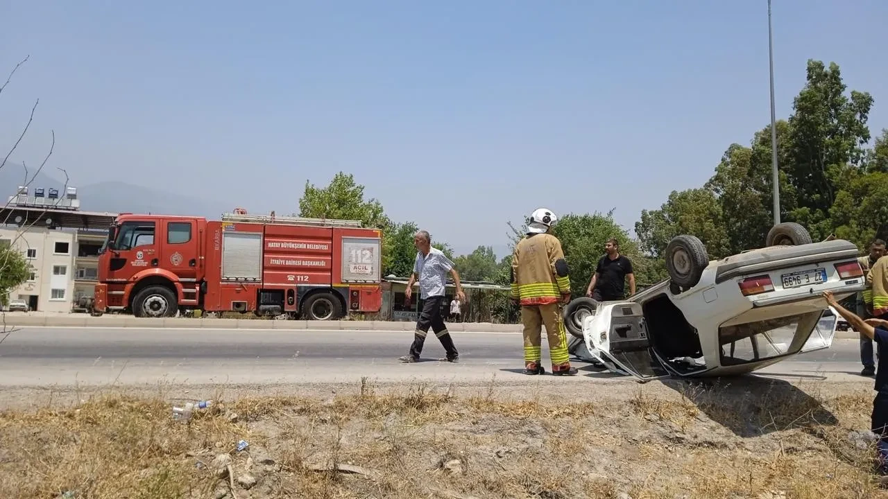 Kırıkhan Topboğazı Mahallesinde otomobil takla attı yaralandılar