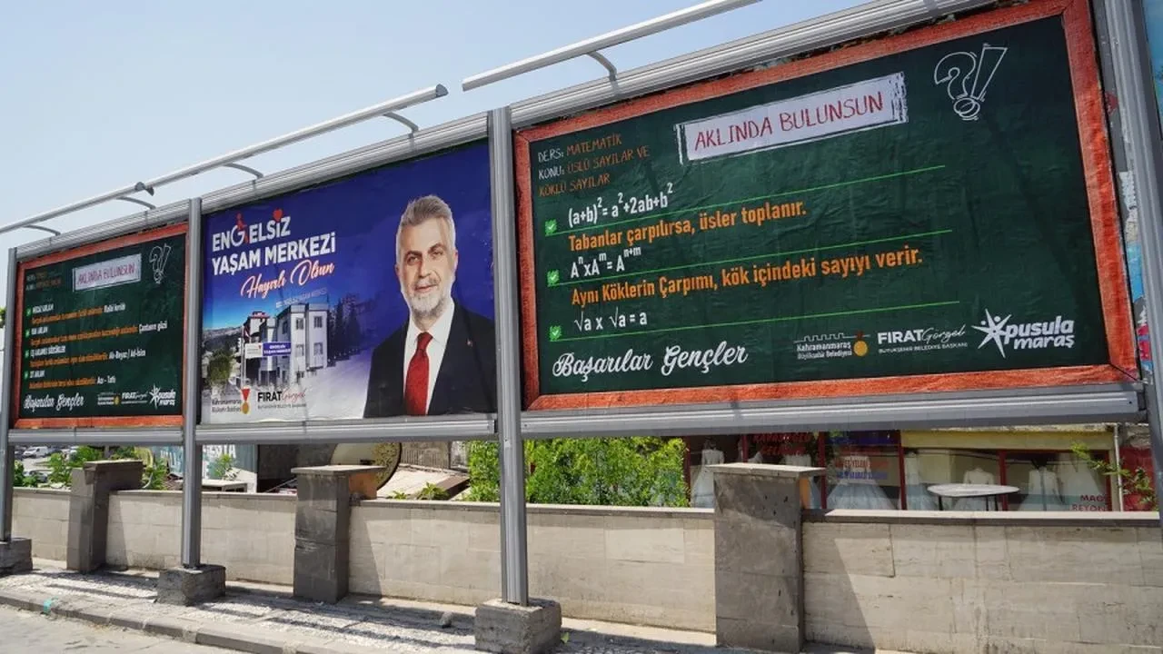 Kahramanmaraş Belediyesi sınav bilgilerini sokağa taşıdı