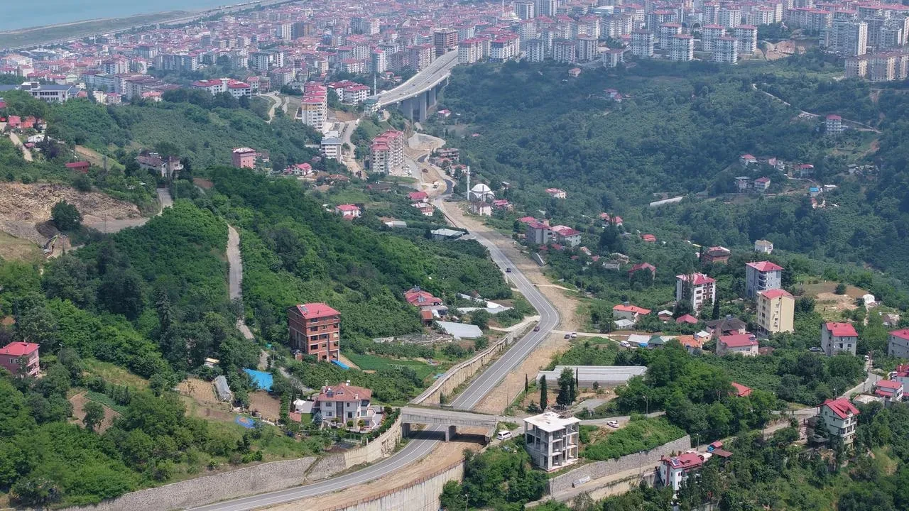 Trabzondaki Uğurlu Karşıyaka yolu 13 yıldır bitirilemiyor