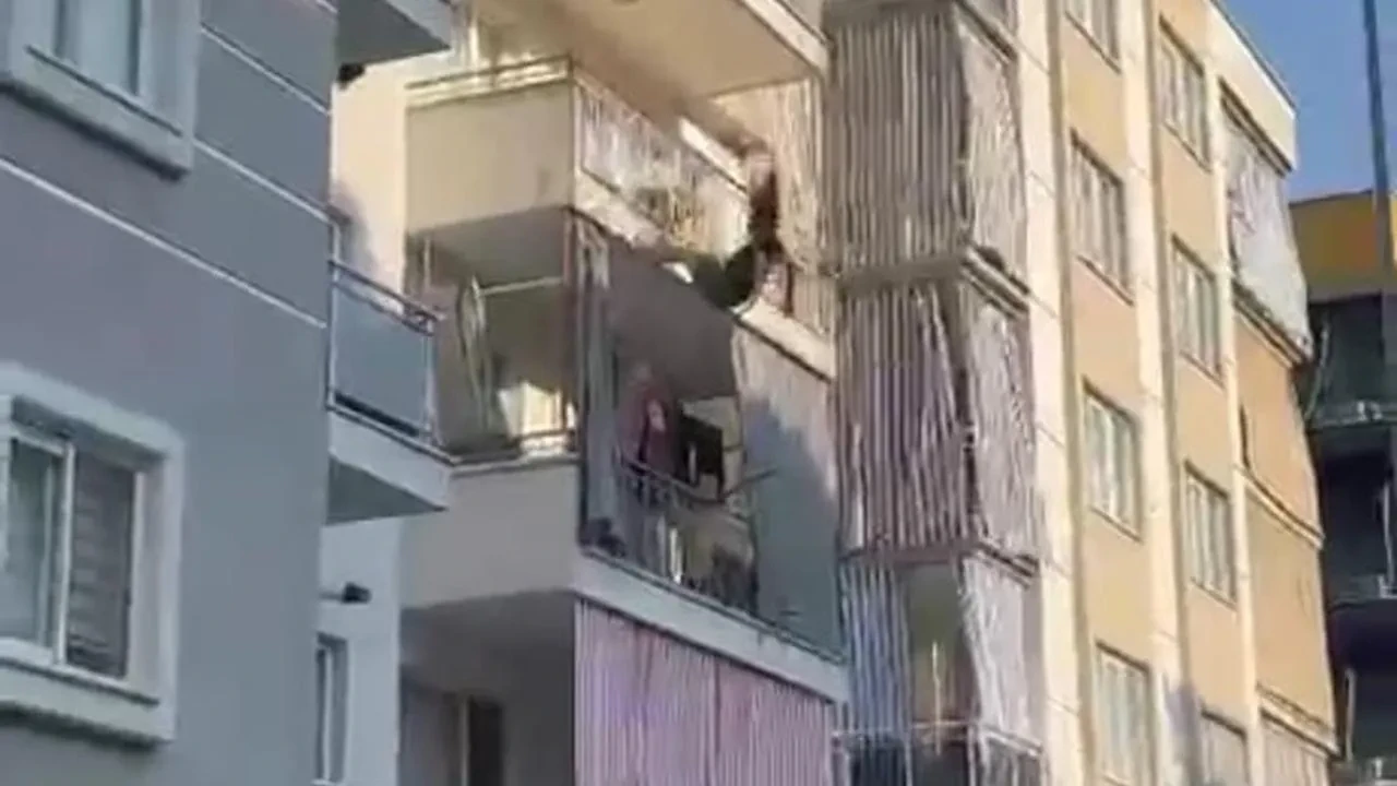 Aydın Efeler Mahallesinde genç kız balkondan düşerek öldü