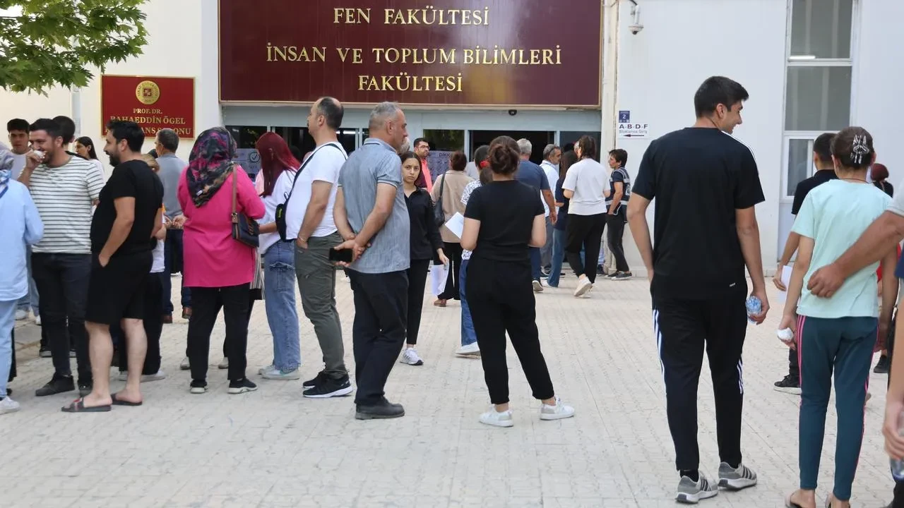 Elazığ YKS ikinci oturumunda öğrenciler sınava girdi