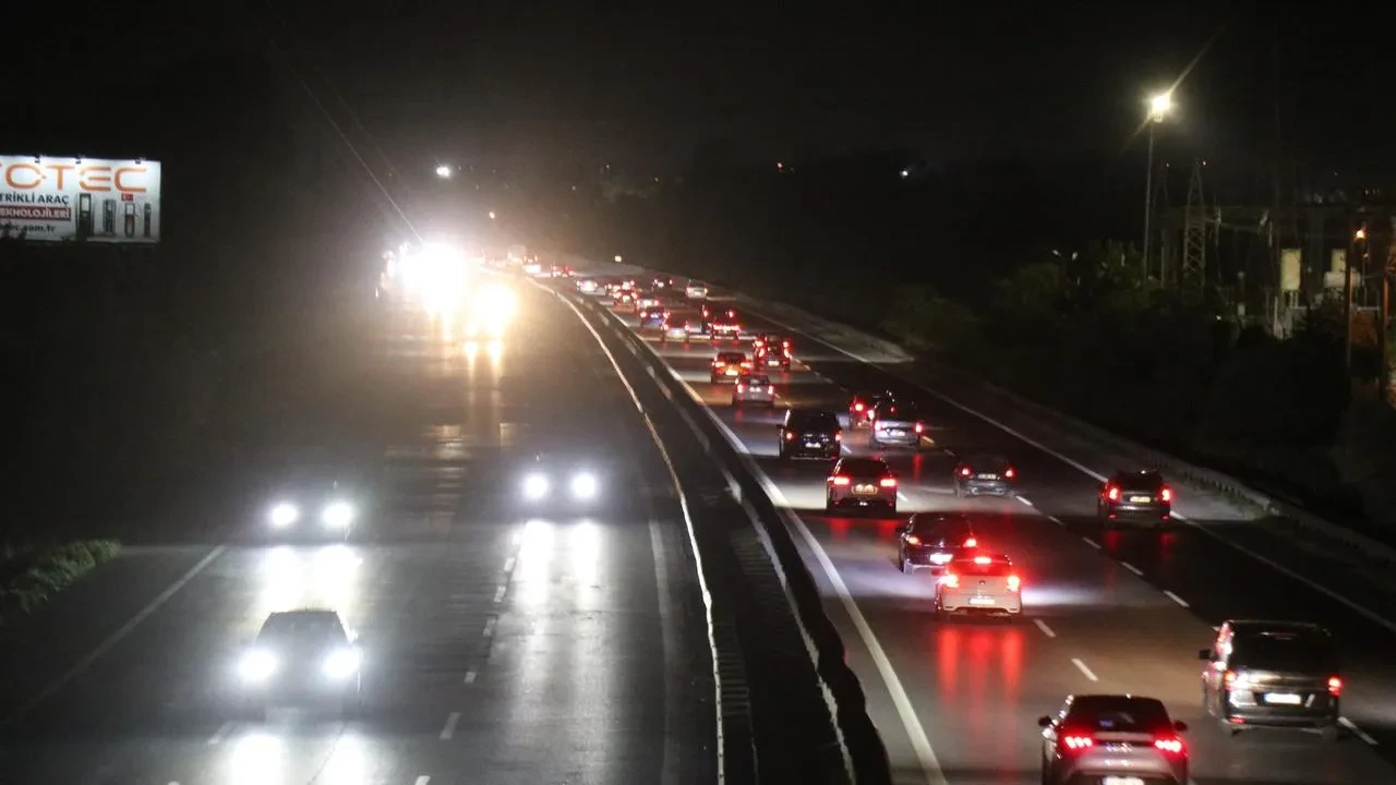 Anadolu Otoyolu Sakarya geçişinde bayram trafiği başladı