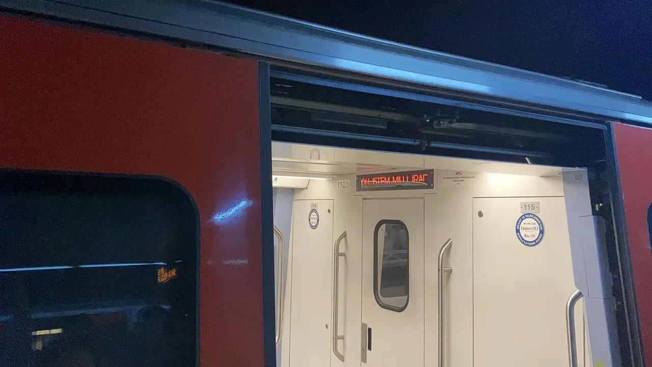 Ankara Metrosu Sıhhiye İstasyonunda Yolcular Tahliye Edildi