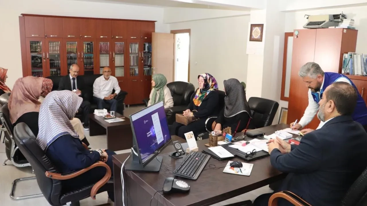 Sivas Kuran Kursu öğrencileri Filistin için bağış topladı