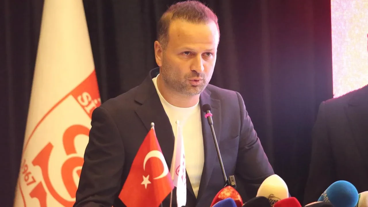 Sivasspor Osman Zeki Korkmaz ile anlaşmaya vardı