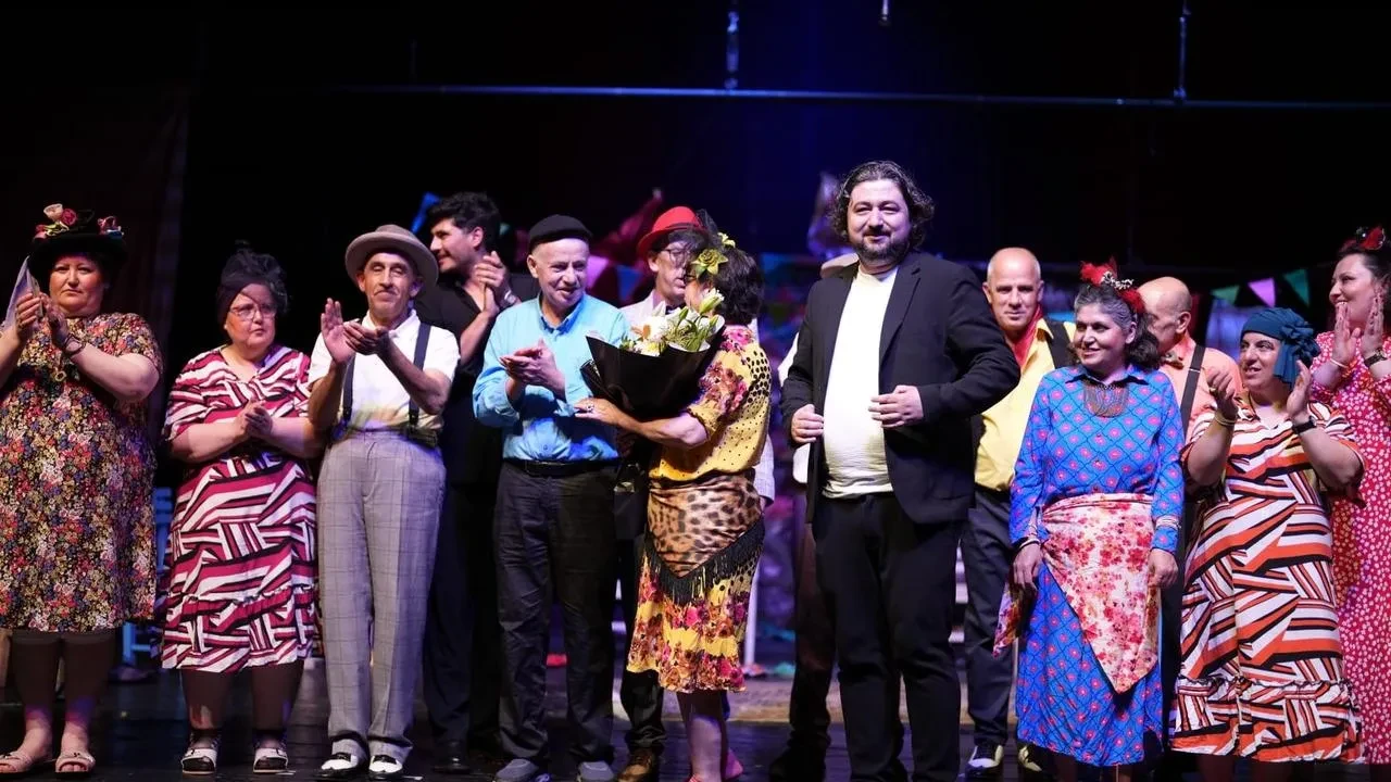 Engelli bireyler Eskişehirde tiyatro gösterisiyle büyüledi