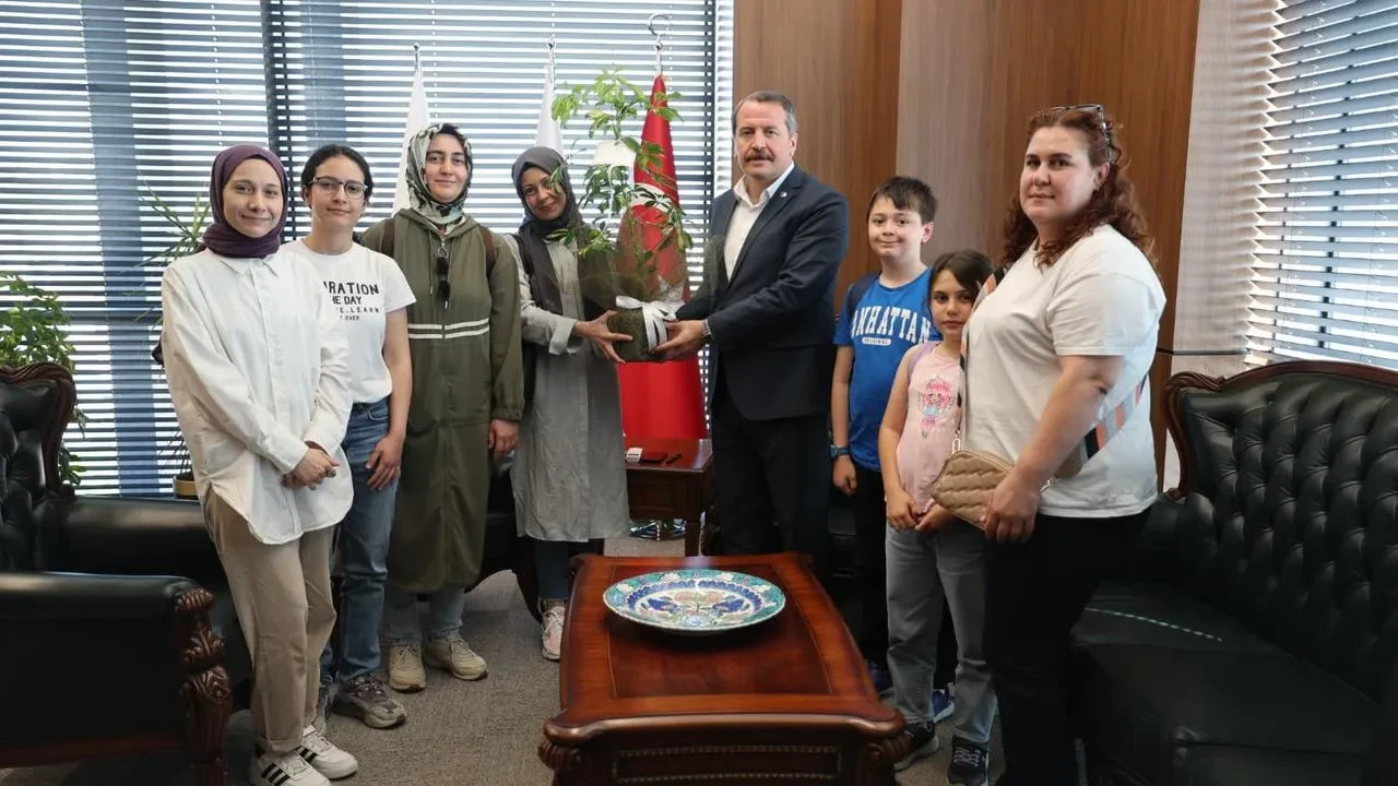 Öğretmen adayları Eğitim Bir Sen Başkanından destek aldı