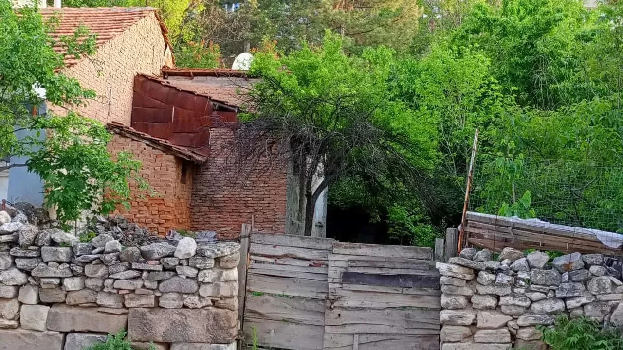 Tarihi Balabaniye Medresesi Kütahyada yok oluyor