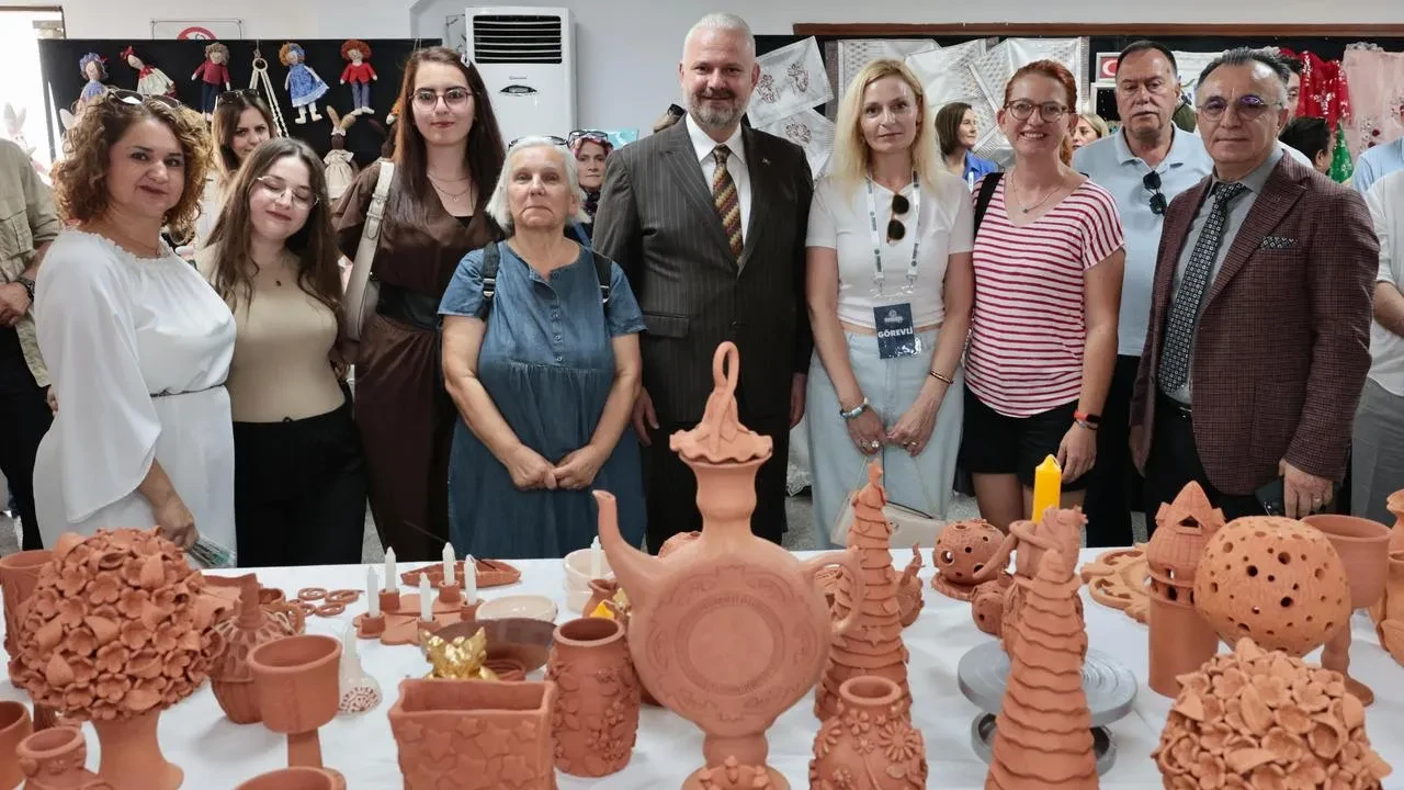 Menemen Belediyesi sanat kursları büyük beğeni topladı