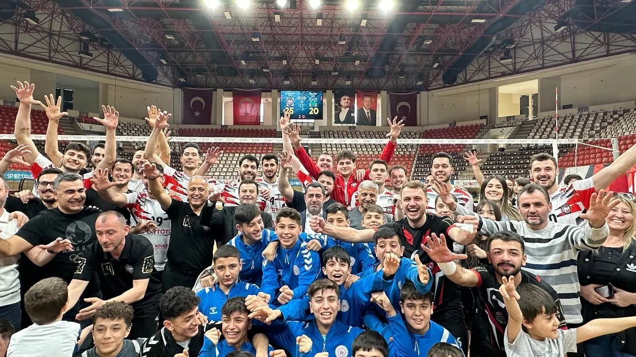 Gaziantep Gençlik Spor Efeler Ligine yükselmeyi başardı