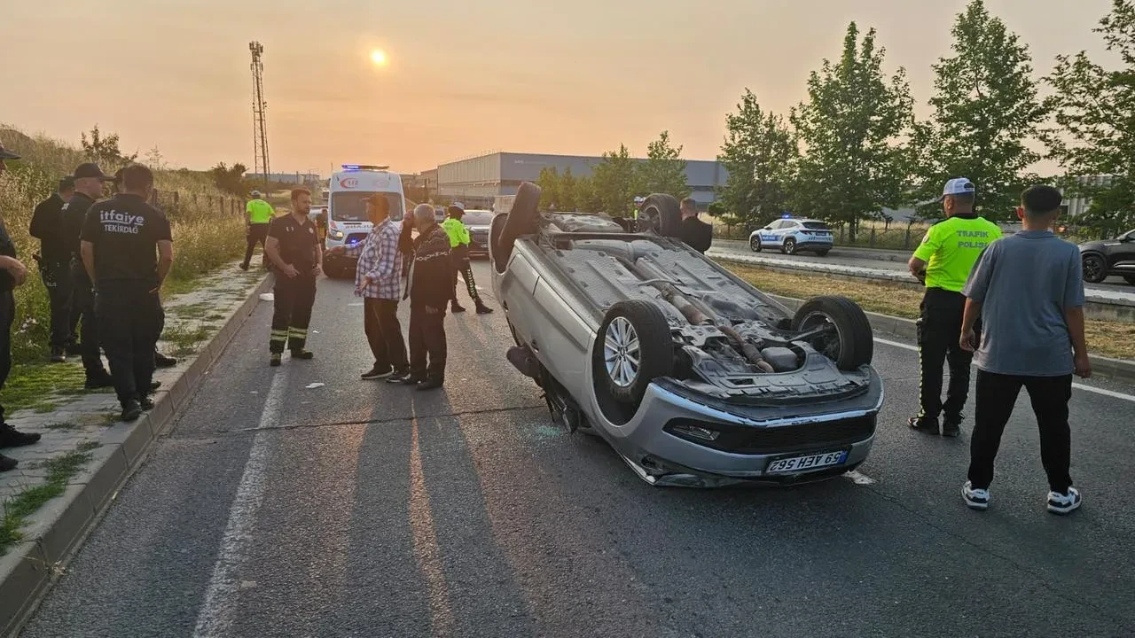 Tekirdağ Çerkezköy'de ters dönen araçtan sağ kurtuldu