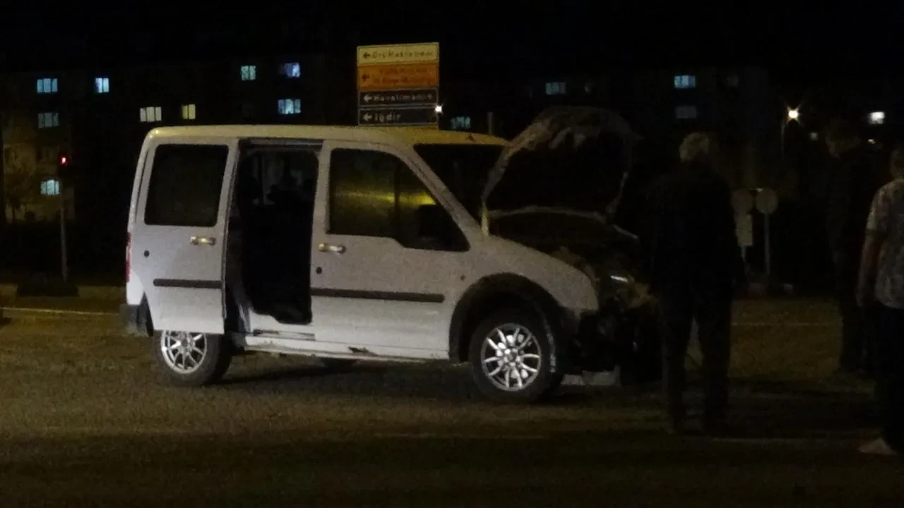 Kars Azat köyünde dört araç birbirine girdi