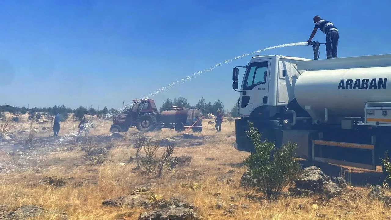 Gaziantep Araban örtü yangını vatandaşlar sayesinde söndürüldü