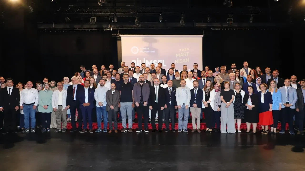 Atatürk Üniversitesi başarılı akademisyenlerini törenle onurlandırdı